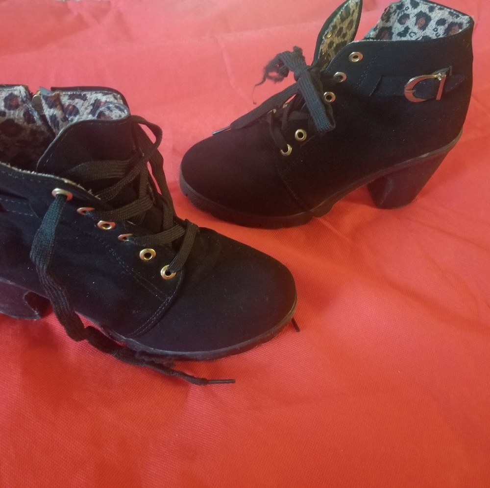 Black heel boots
